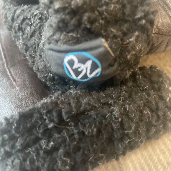 Leather Mittens - Picture 3 of 4